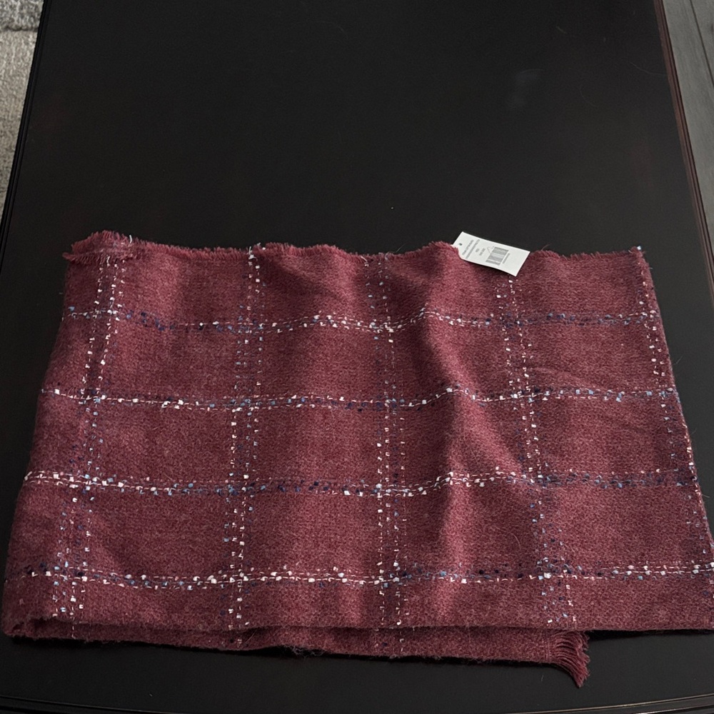 Chic Burgundy Plaid Scarf